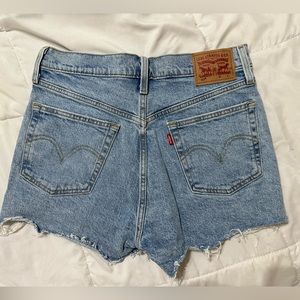 ❌SOLD ❌Levis ❌501 size 28 high waisted Womans shorts